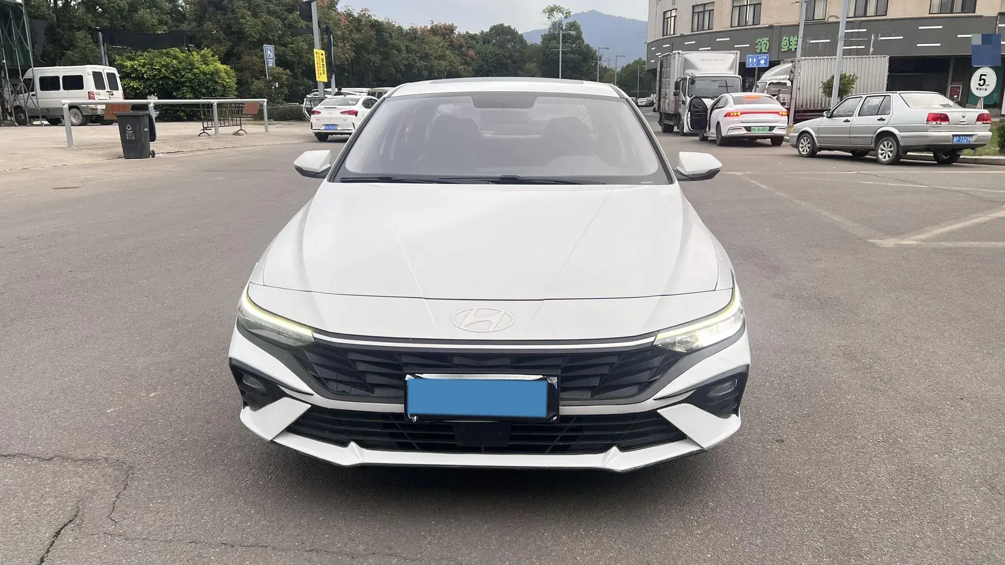 2023 HYUNDAI ELANTRA thumbnail 2