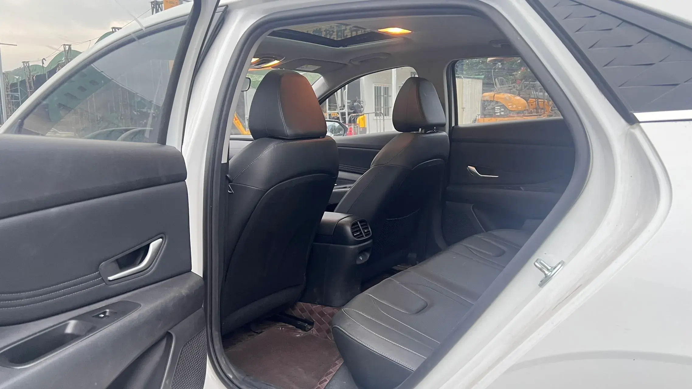 2023 HYUNDAI ELANTRA thumbnail 4