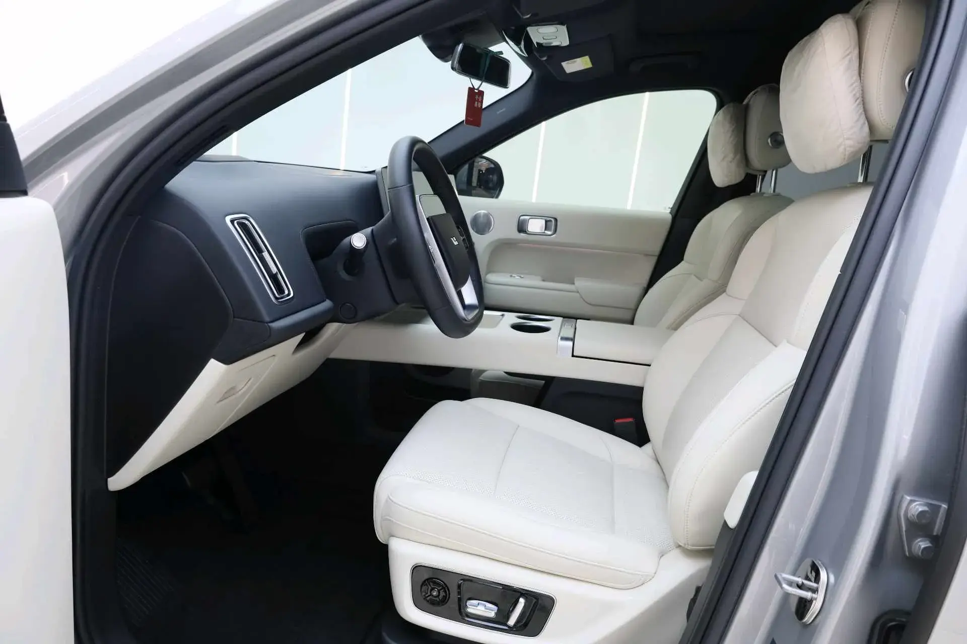 2023 LI L8 thumbnail 4