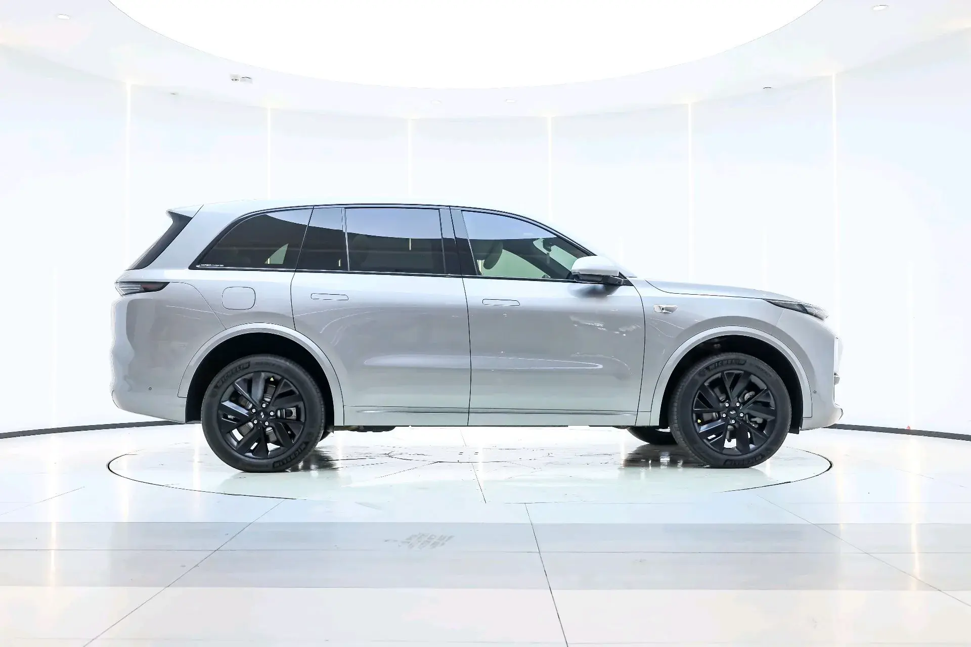 2023 LI L8 thumbnail 2