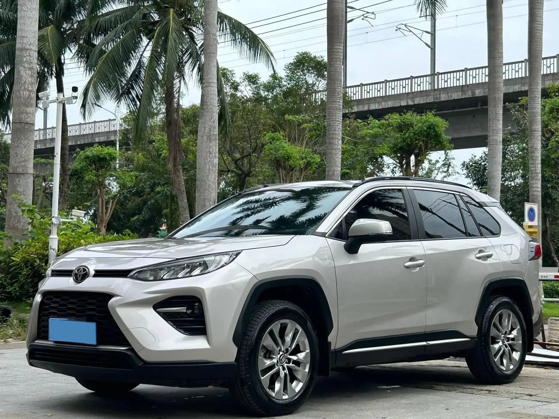 2022 TOYOTA WILDLANDER view 1