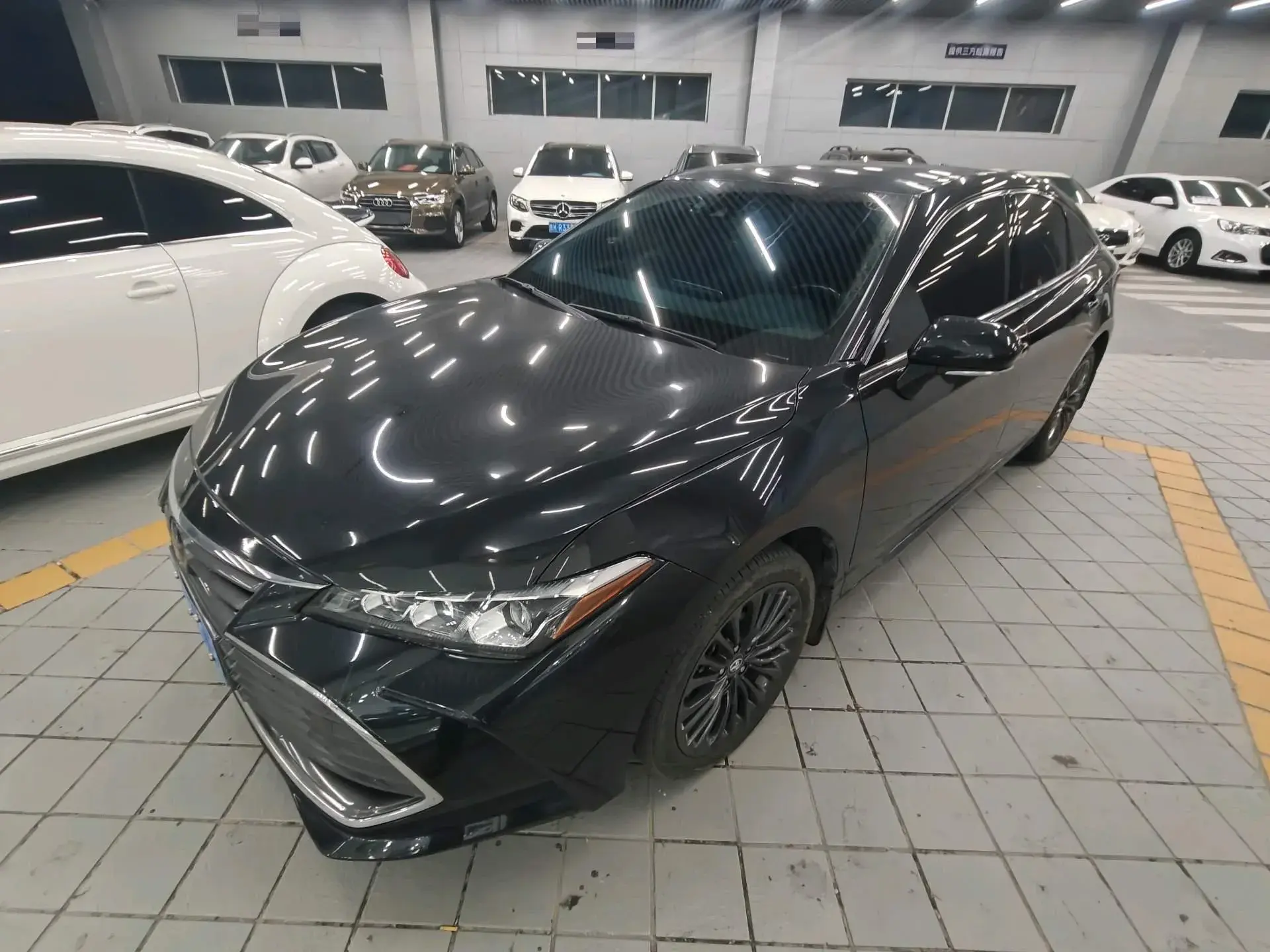 2022 TOYOTA AVALON view 1