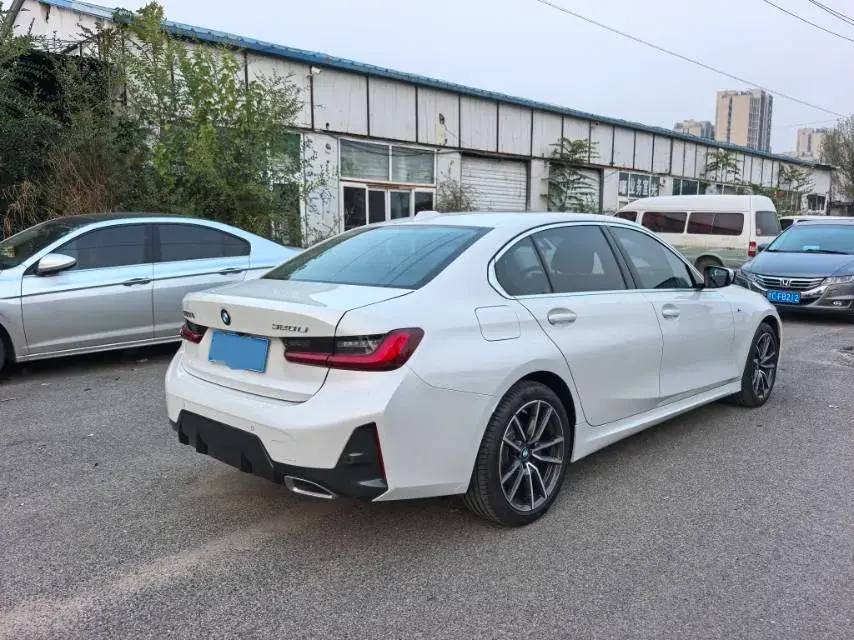 2023 BMW 3 thumbnail 3