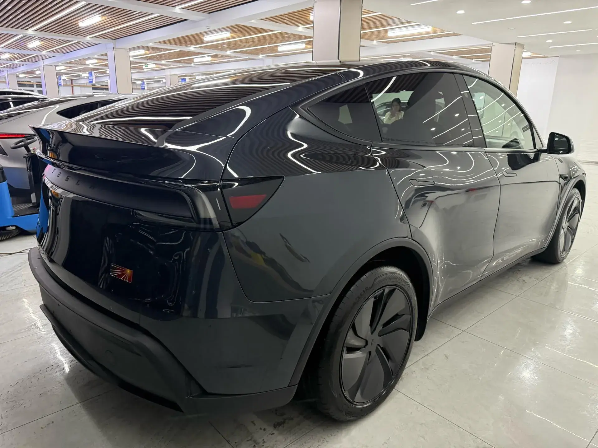 2025 TESLA MODEL thumbnail 4