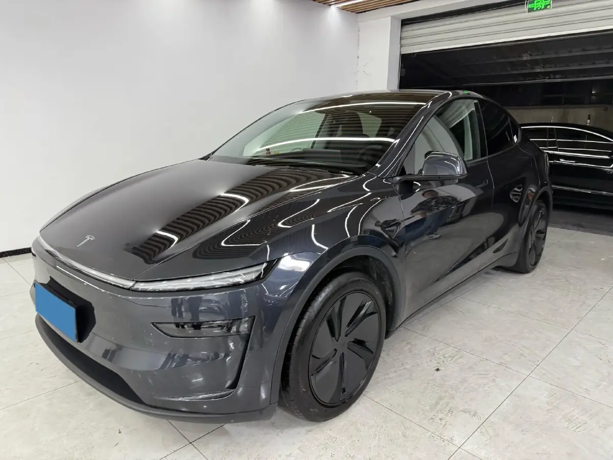 2025 Tesla Model Y BEV 62.5KWH