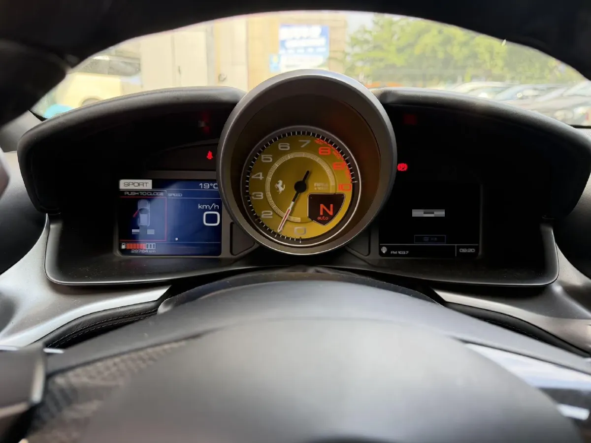 2017 Ferrari GTC4 Lusso 3.9T 609HP V8 7DCT,autocango,china used car exporter,china ev exporter,chinese used car exporter,chinese used ev exporter