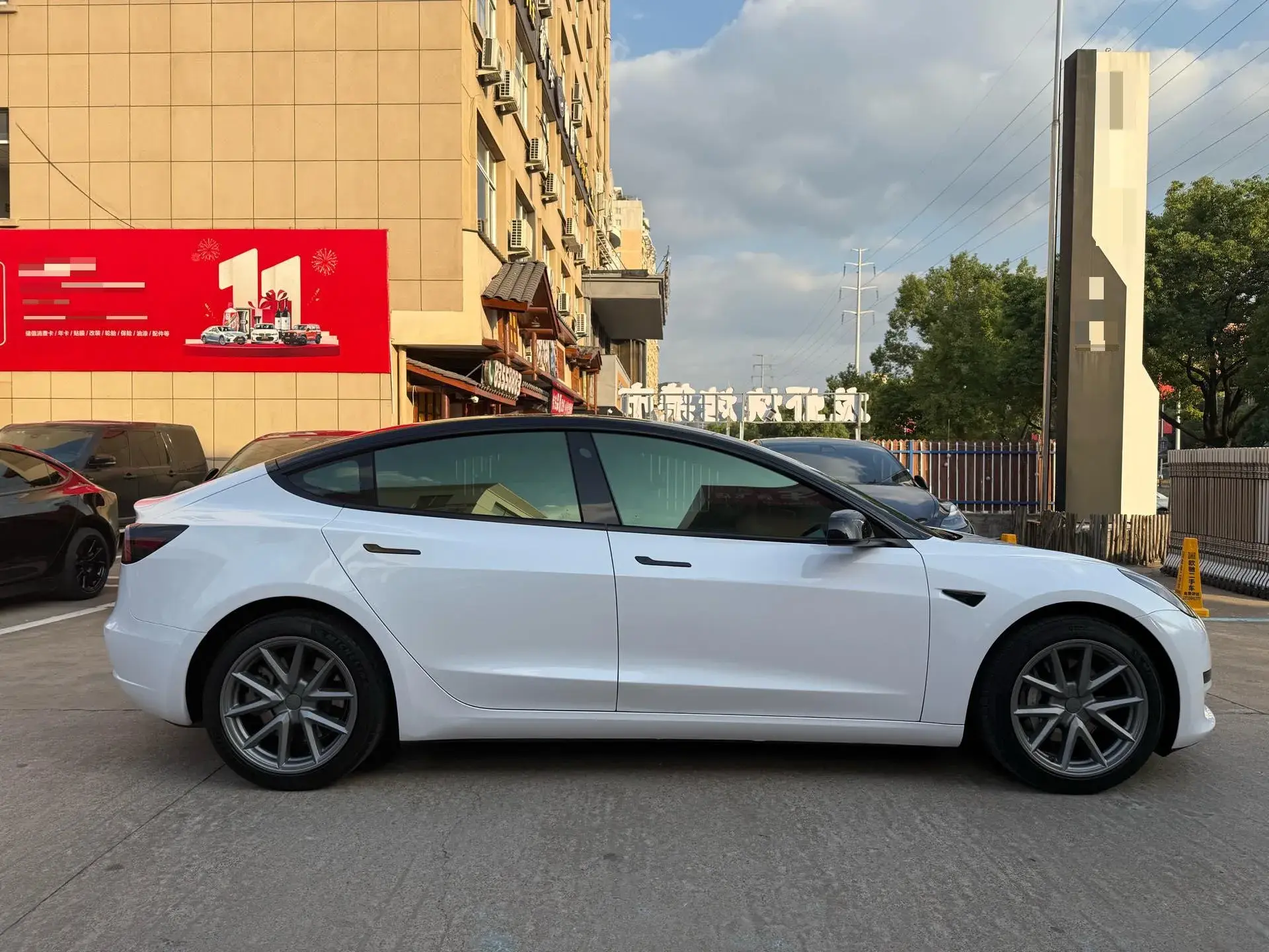 2022 TESLA MODEL thumbnail 4