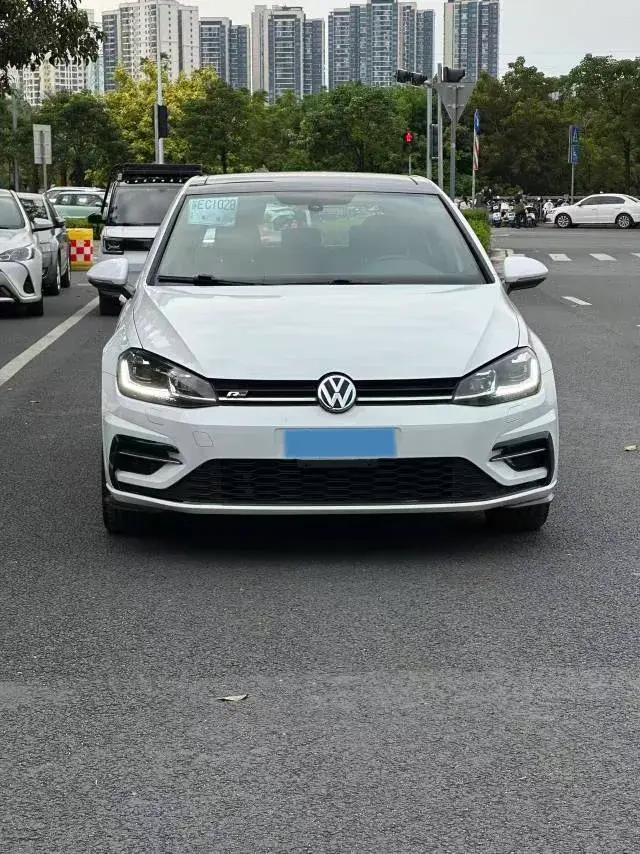 2018 VOLKSWAGEN GOLF thumbnail 3