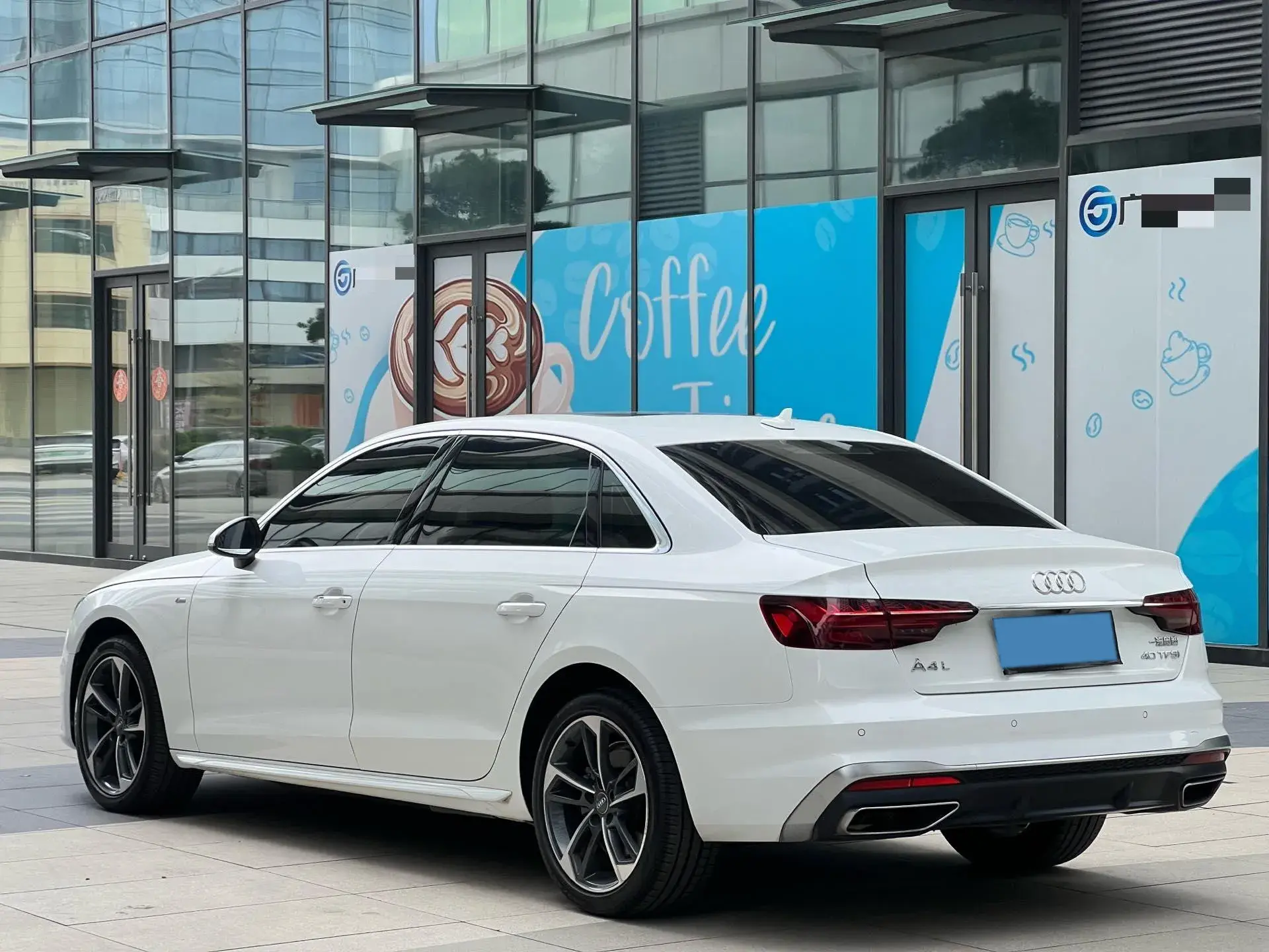 2022 AUDI A4L thumbnail 4