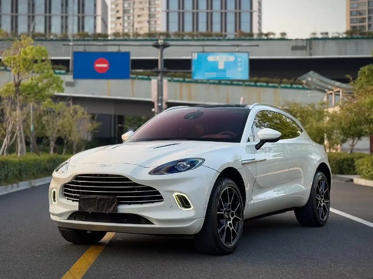 2021 Aston Martin DBX 4.0T 550HP V8 9AT