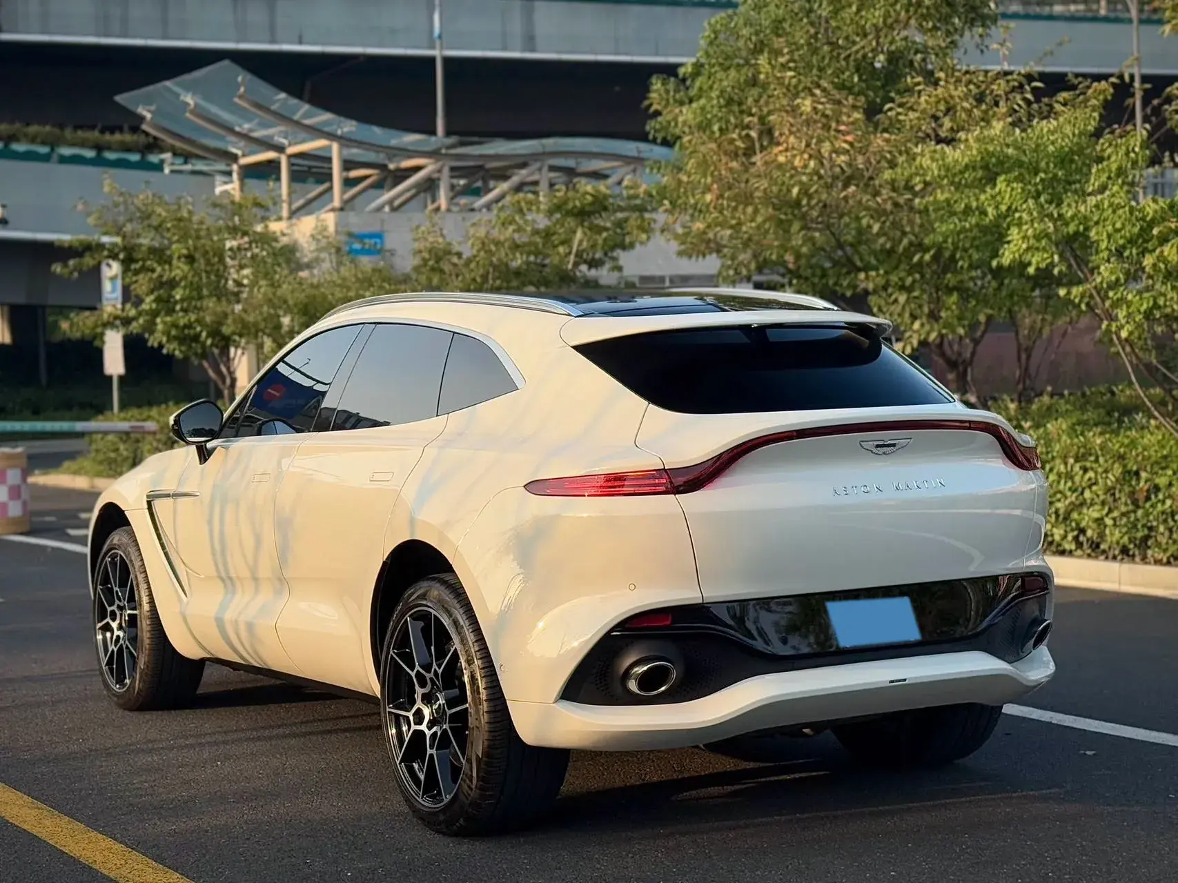 2021 ASTON MARTIN thumbnail 4