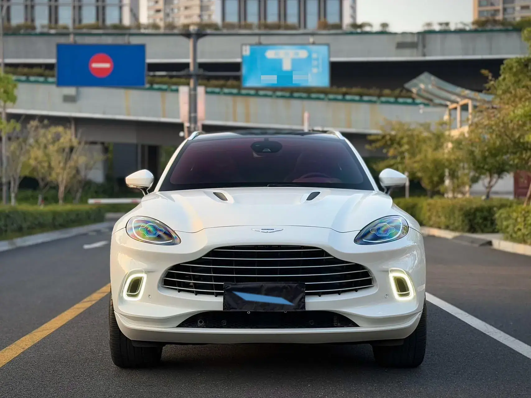 2021 ASTON MARTIN thumbnail 2