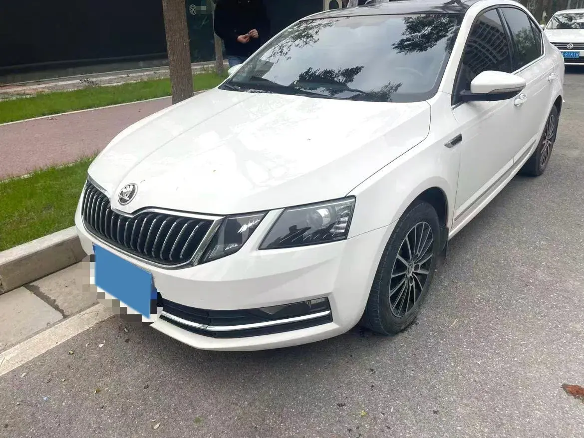 2018 SKODA OCTAVIA view 1