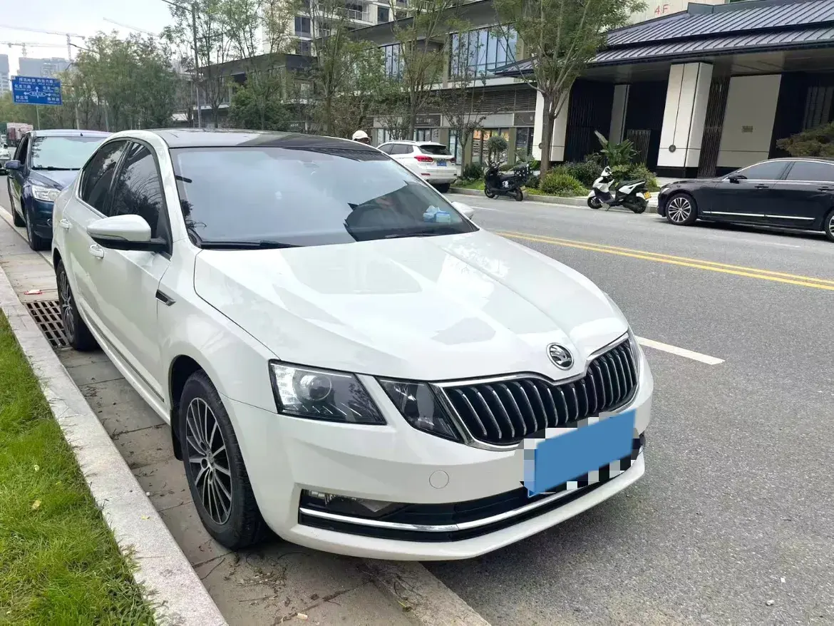 2018 SKODA OCTAVIA thumbnail 4