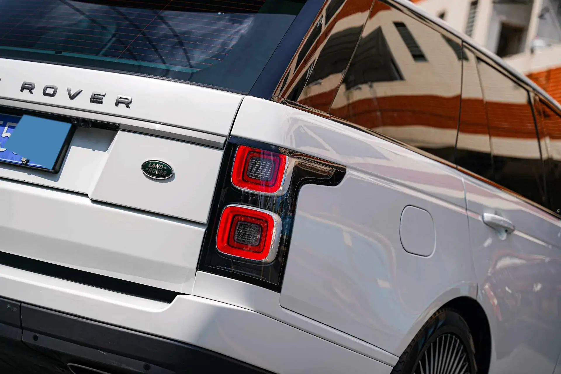 2018 LAND ROVER thumbnail 3