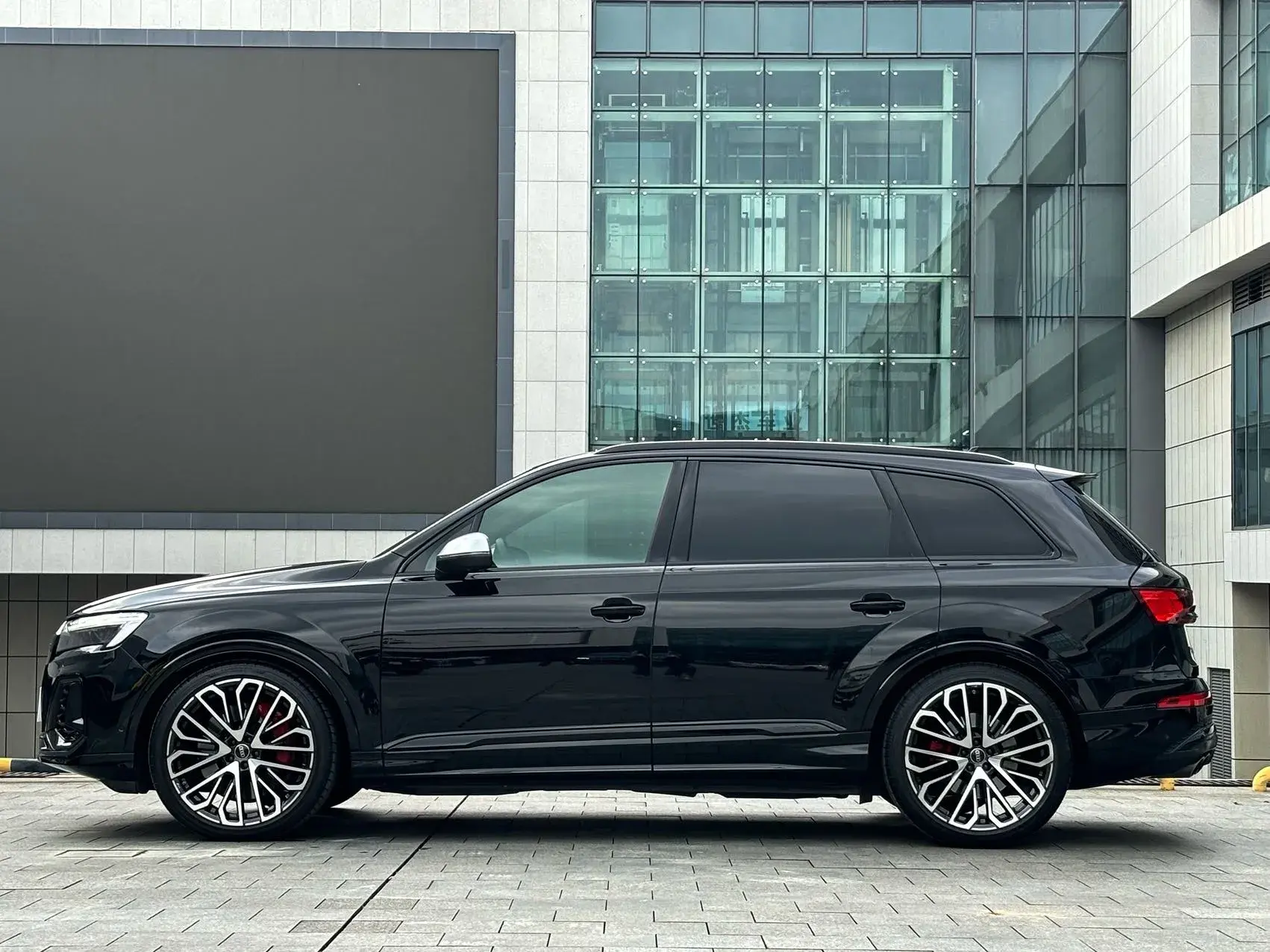 2024 AUDI SQ7 thumbnail 3