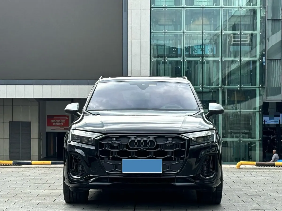 2024 Audi SQ7 4.0T 507HP V8 8AT,autocango,china used car exporter,china ev exporter,chinese used car exporter,chinese used ev exporter