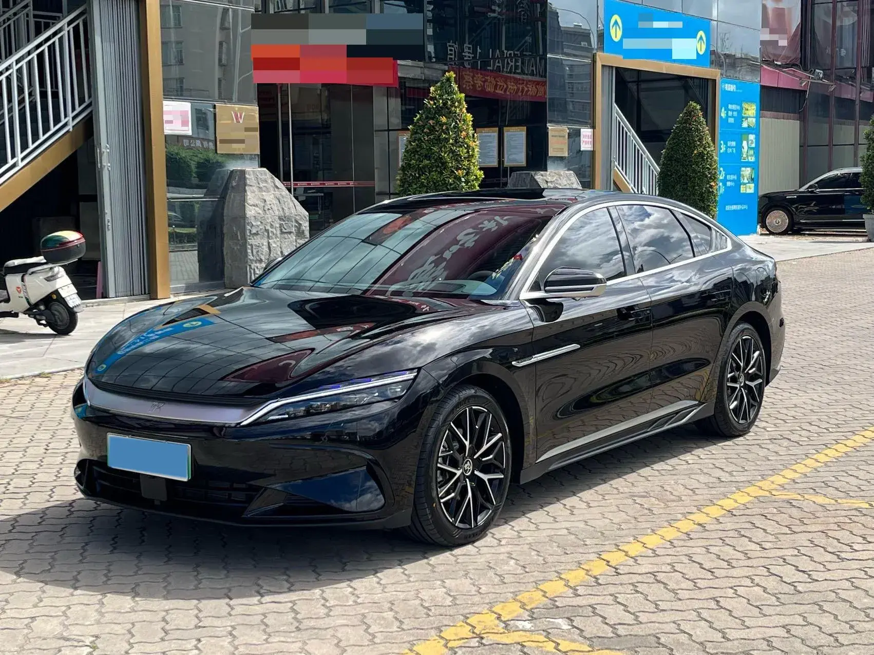 2025 BYD HAN view 1