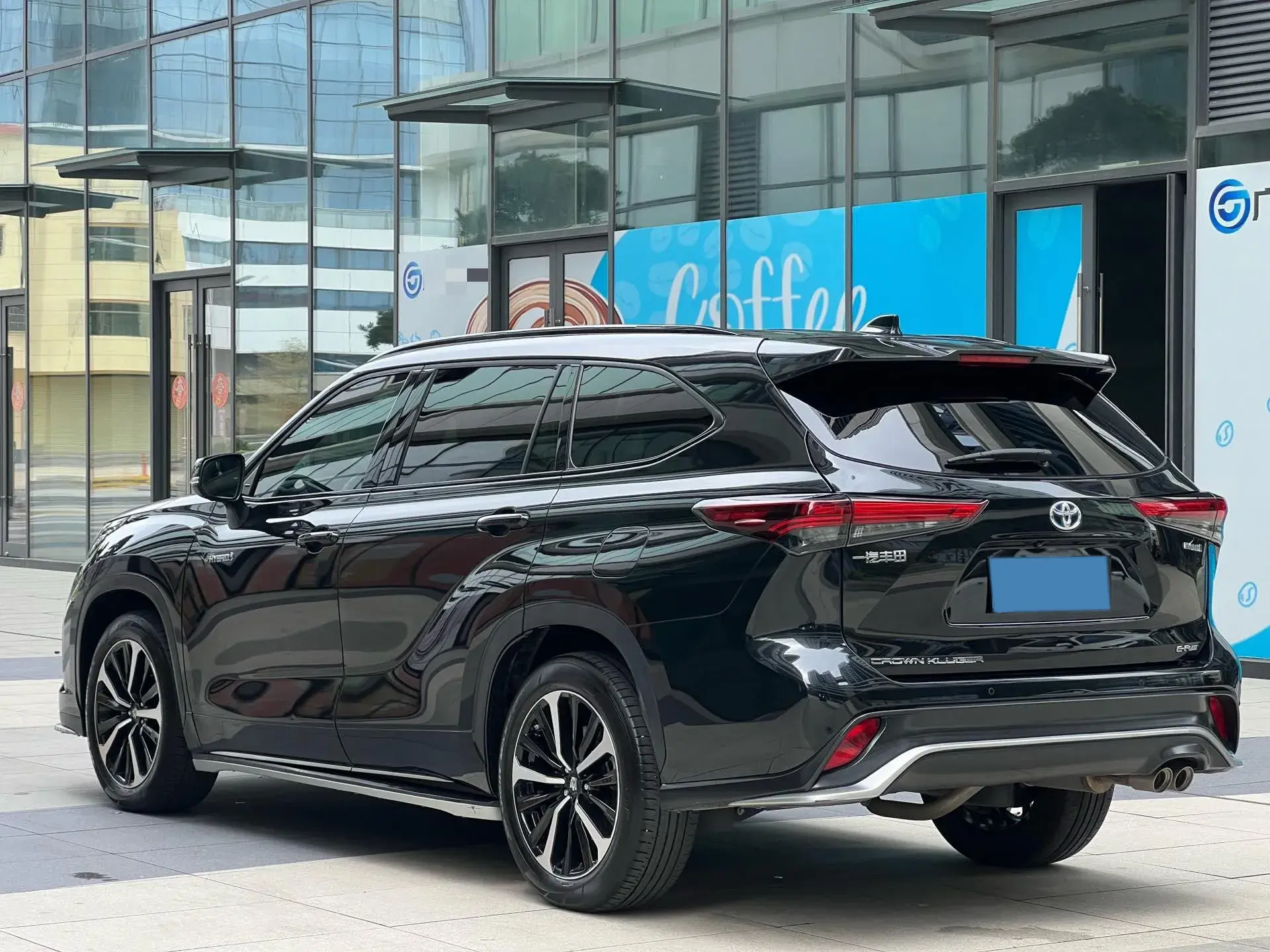 2023 TOYOTA CROWN thumbnail 4