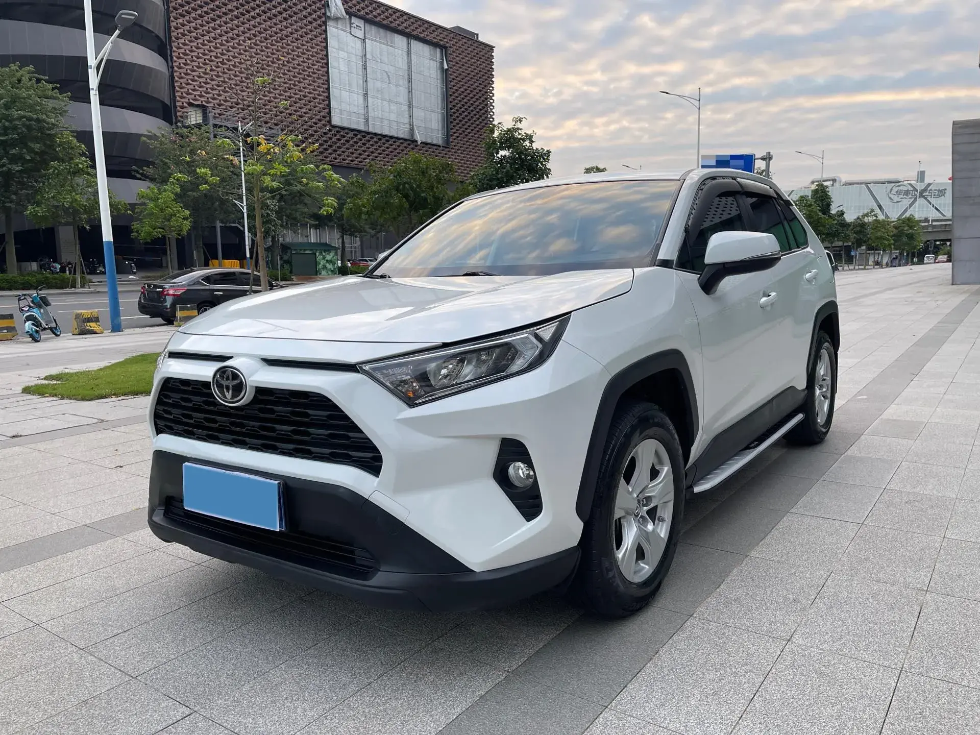 2021 TOYOTA RAV4 view 1