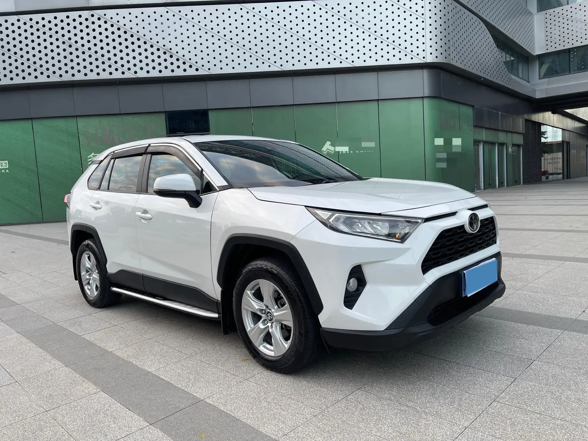2021 TOYOTA RAV4 thumbnail 3