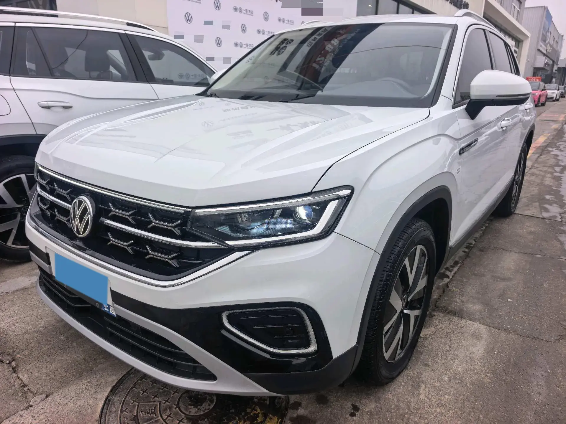 2023 VOLKSWAGEN TAYRON view 1