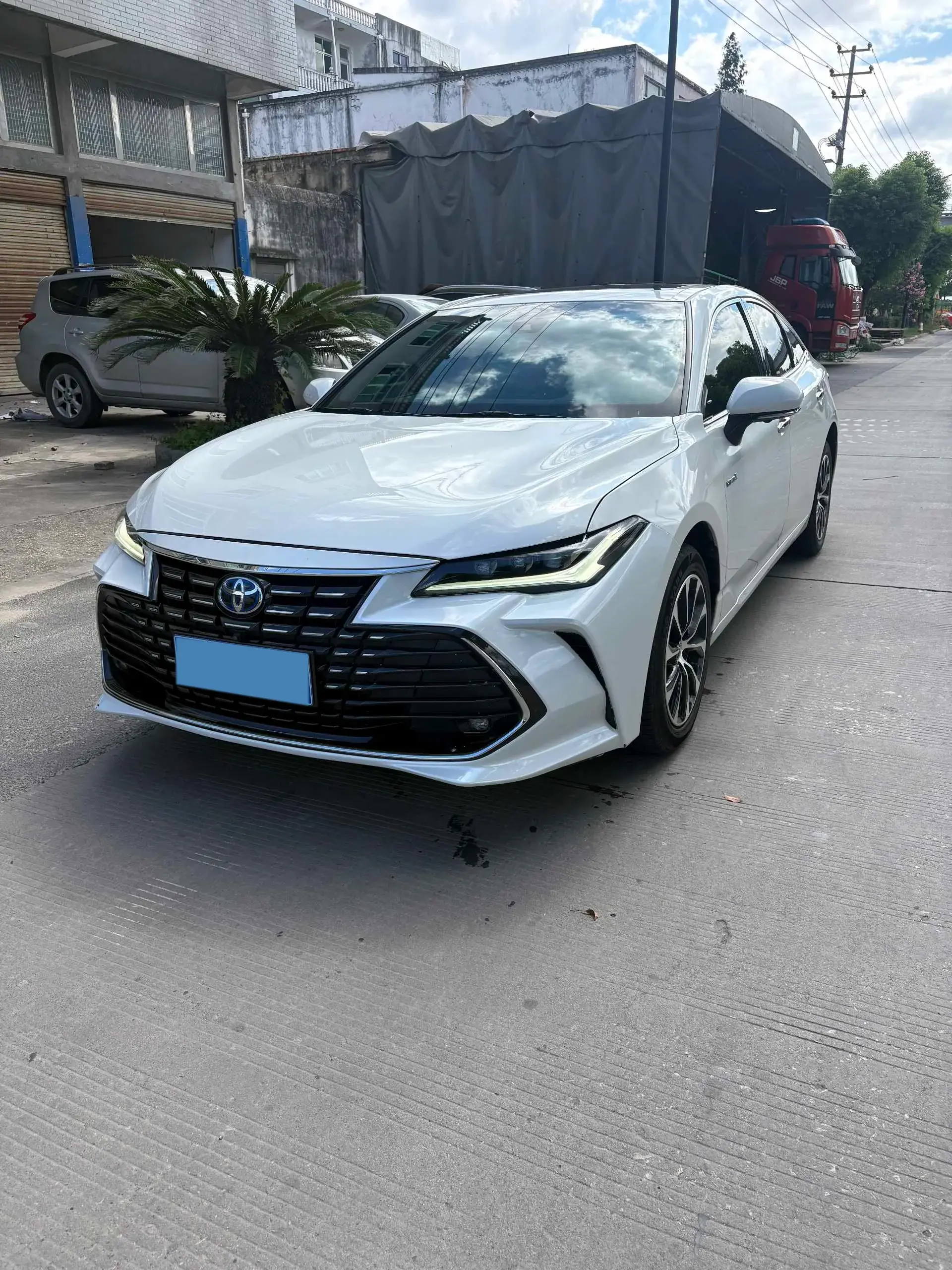 2022 TOYOTA AVALON view 1