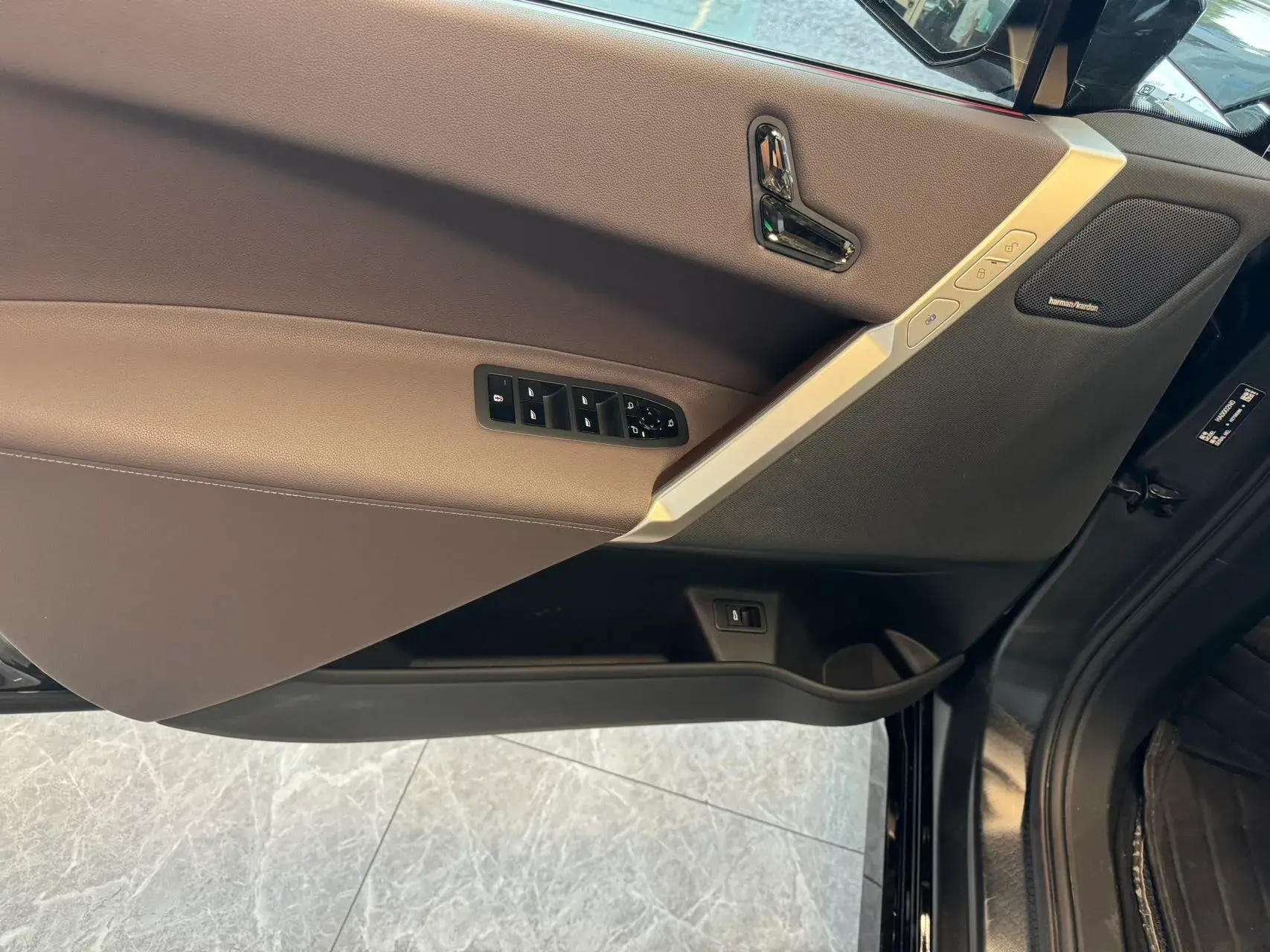 2022 BMW IX thumbnail 4