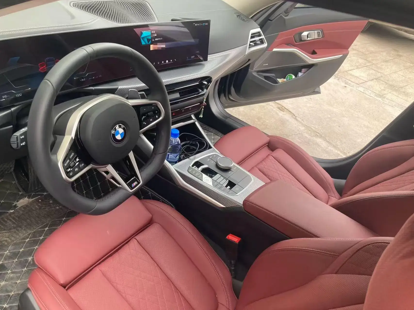 2025 BMW 3 thumbnail 3