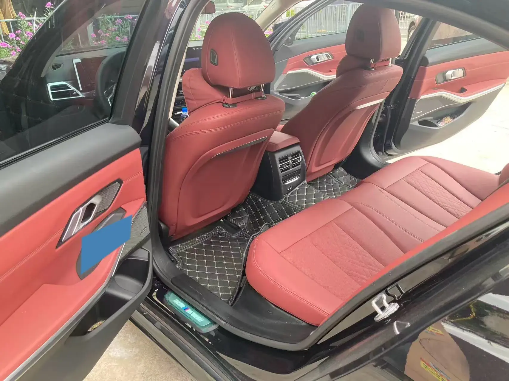 2025 BMW 3 thumbnail 4