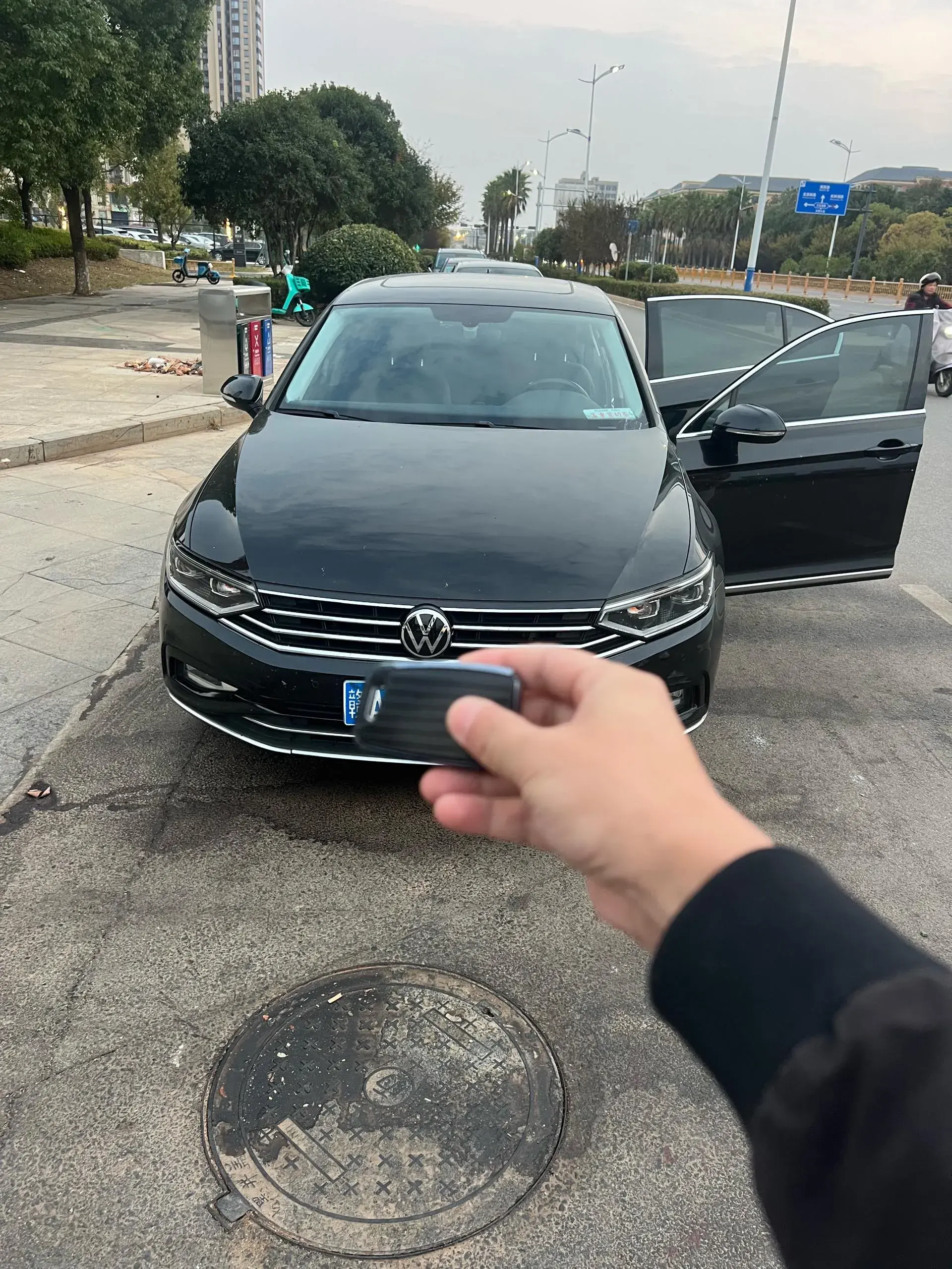 2021 VOLKSWAGEN MAGOTAN thumbnail 2