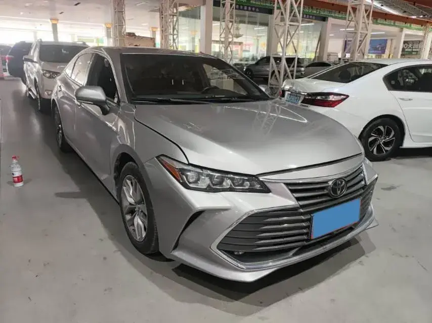 2019 TOYOTA AVALON thumbnail 2