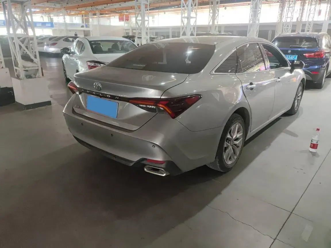 2019 TOYOTA AVALON thumbnail 3
