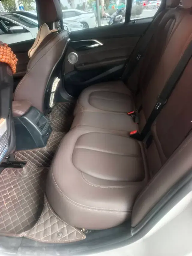 2021 BMW 1 thumbnail 3