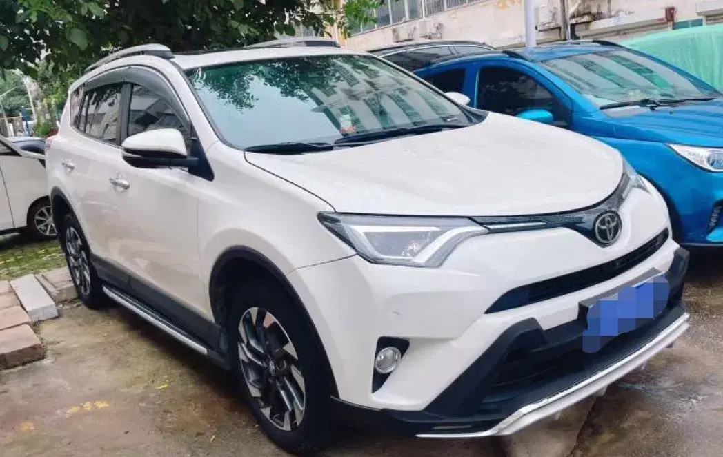2018 TOYOTA RAV4 thumbnail 2