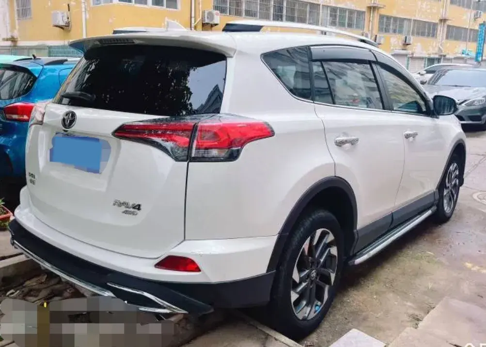 2018 TOYOTA RAV4 thumbnail 3