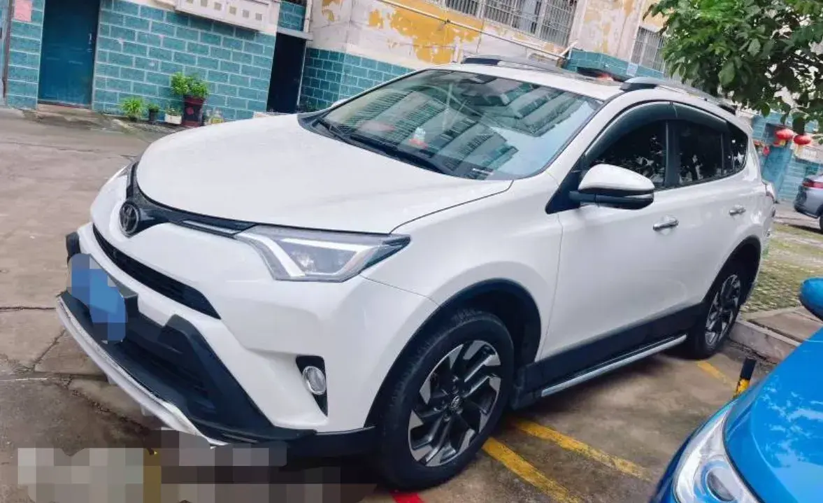 2018 Toyota RAV4 2.5L 180HP L4 6AT