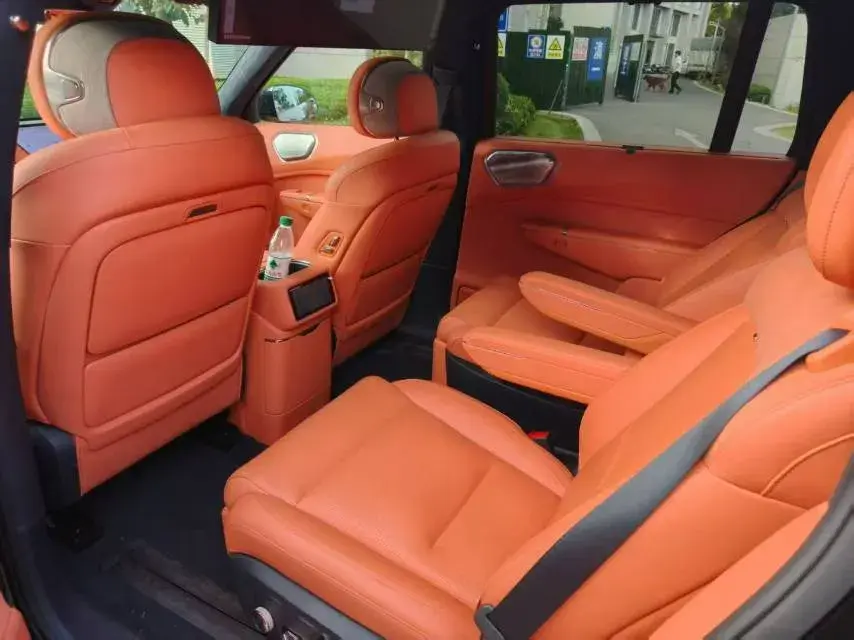 2025 LYNK&CO 900 thumbnail 3