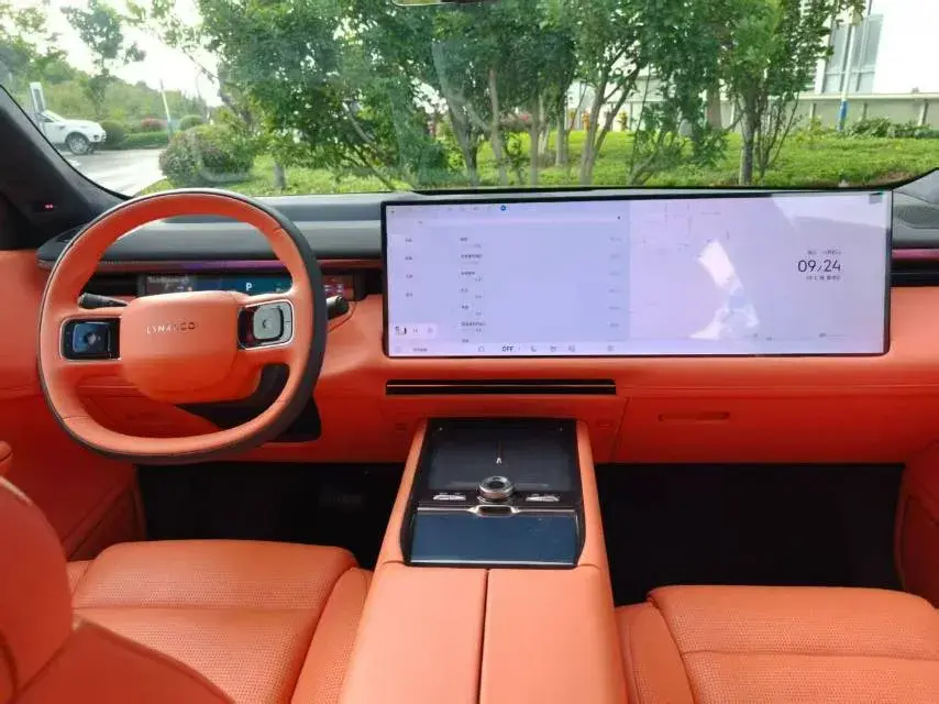 2025 LYNK&CO 900 thumbnail 4