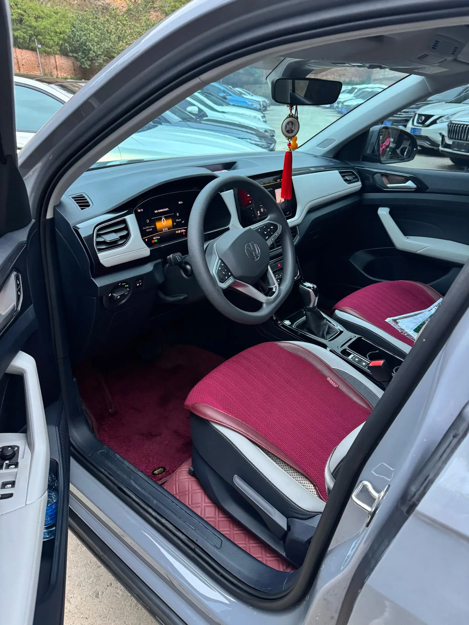 2025 VOLKSWAGEN THARU thumbnail 4