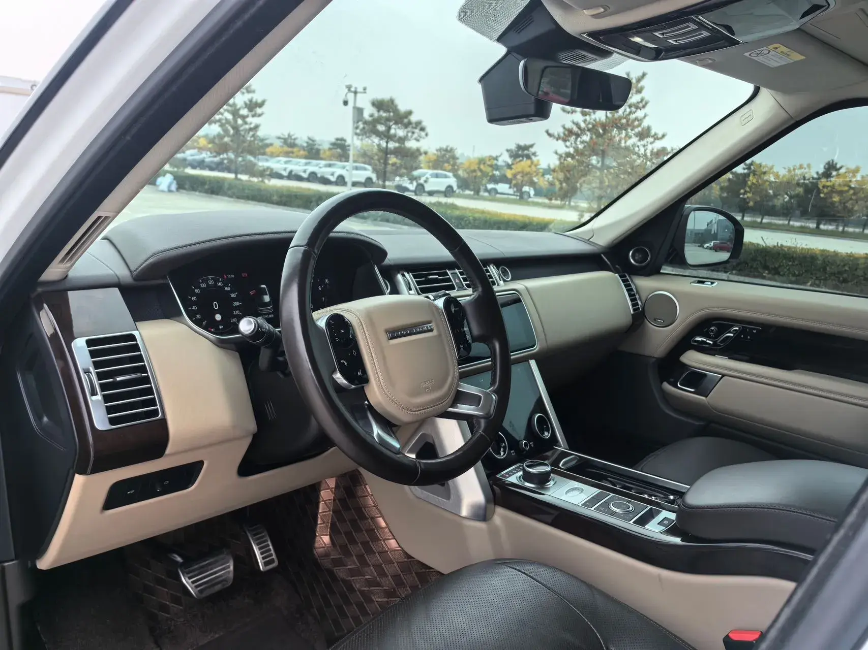 2022 LAND ROVER thumbnail 4