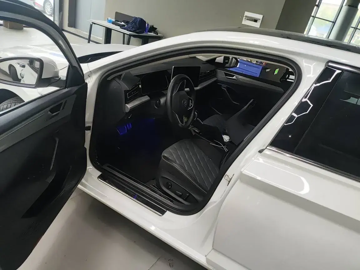 2024 VOLKSWAGEN SAGITAR thumbnail 3