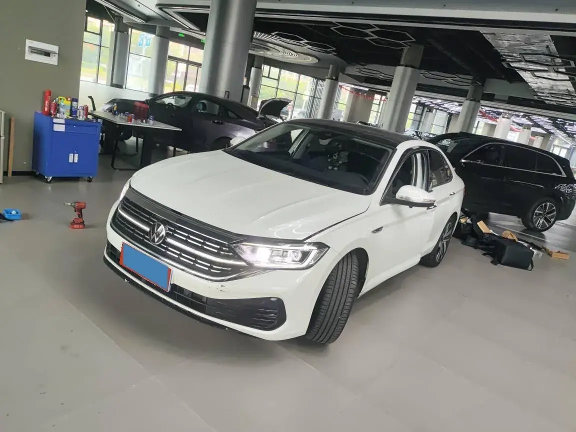 2024 VOLKSWAGEN SAGITAR view 1