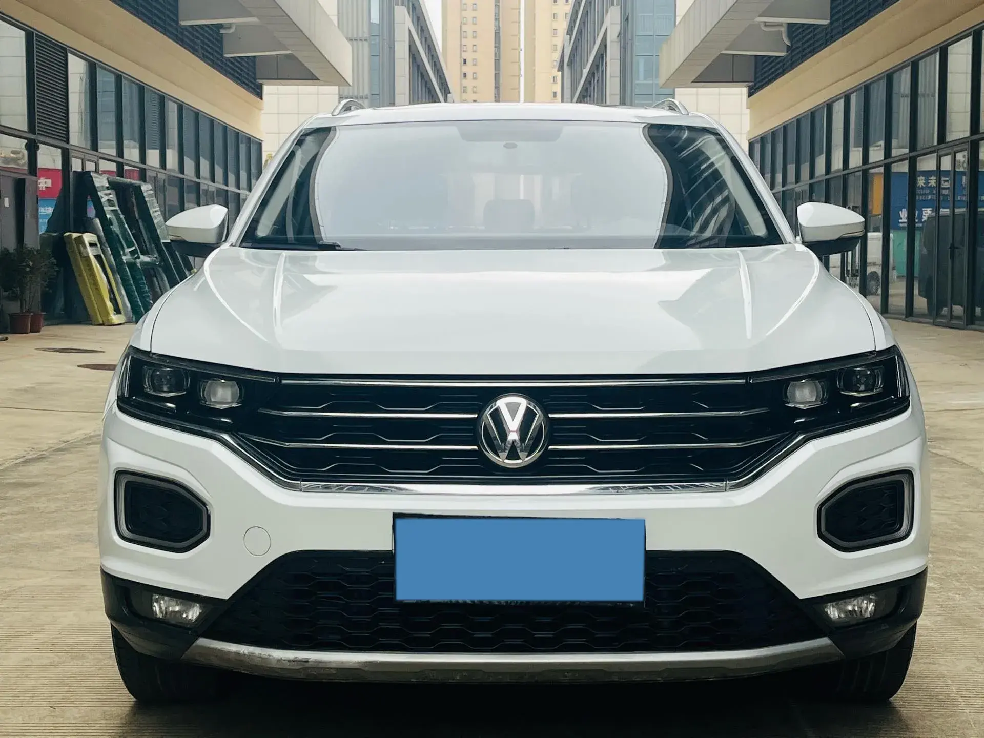 2018 VOLKSWAGEN T-ROC thumbnail 2