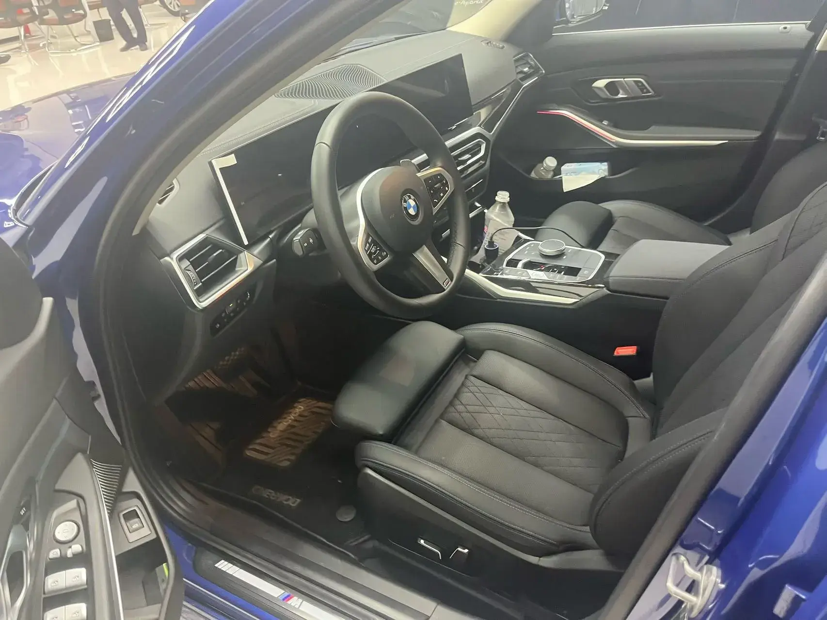 2024 BMW 3 thumbnail 2