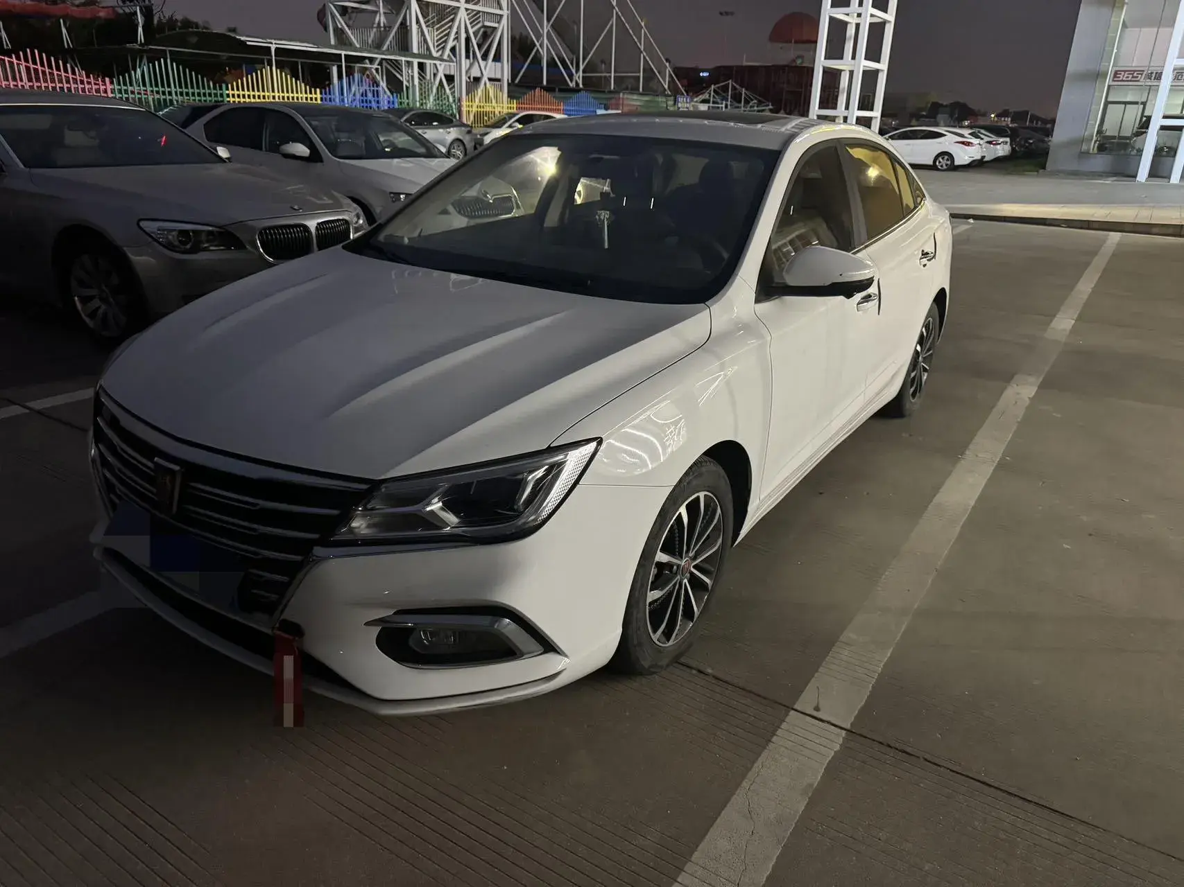 2020 ROEWE I5 view 1