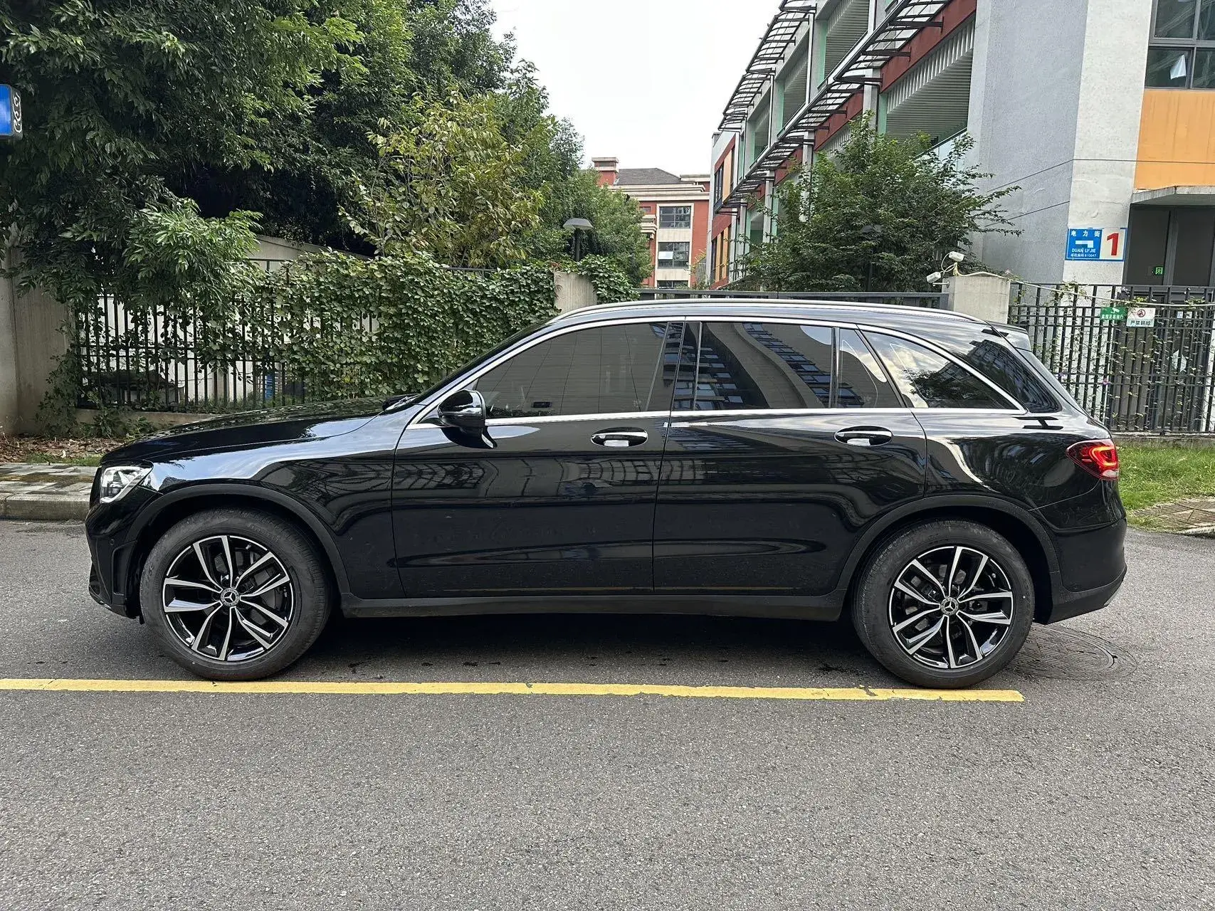 2022 MERCEDES-BENZ GLC thumbnail 3