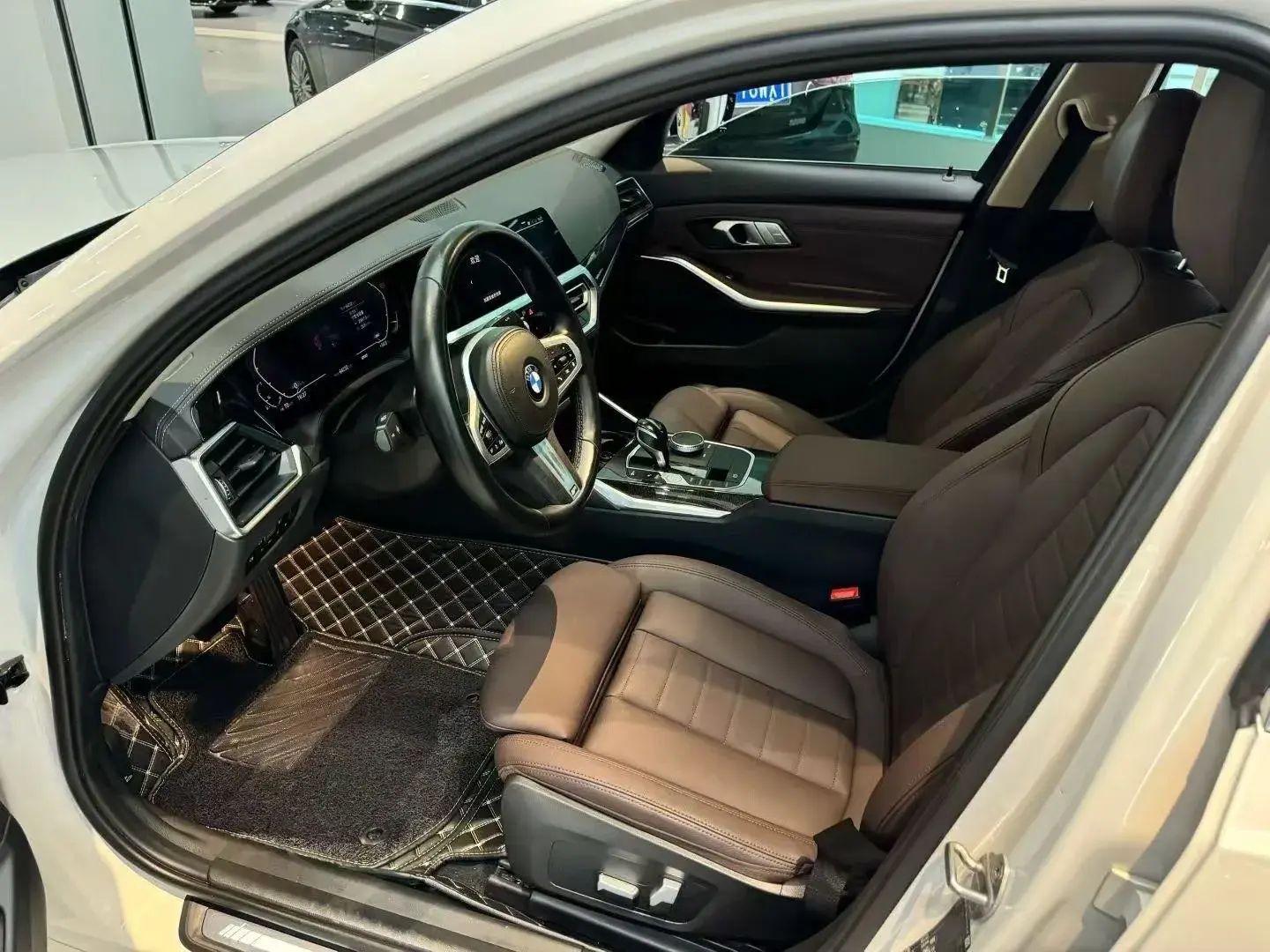 2021 BMW 3 thumbnail 4