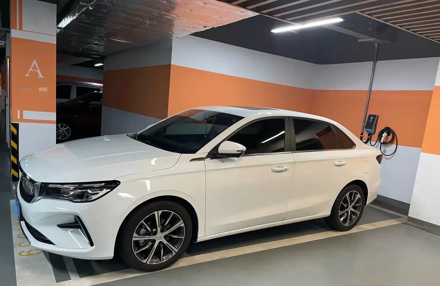 2023 GEELY EMGRAND thumbnail 3