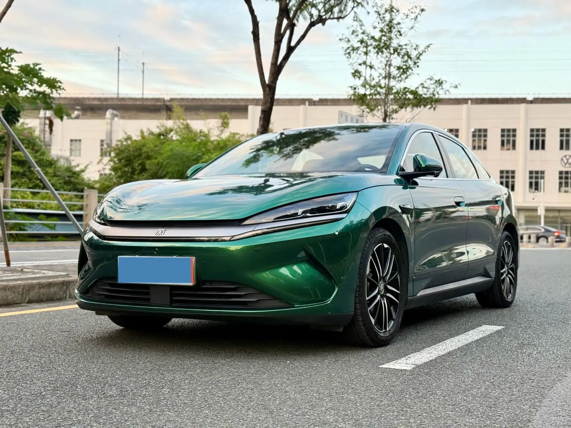 2025 BYD QINL view 1